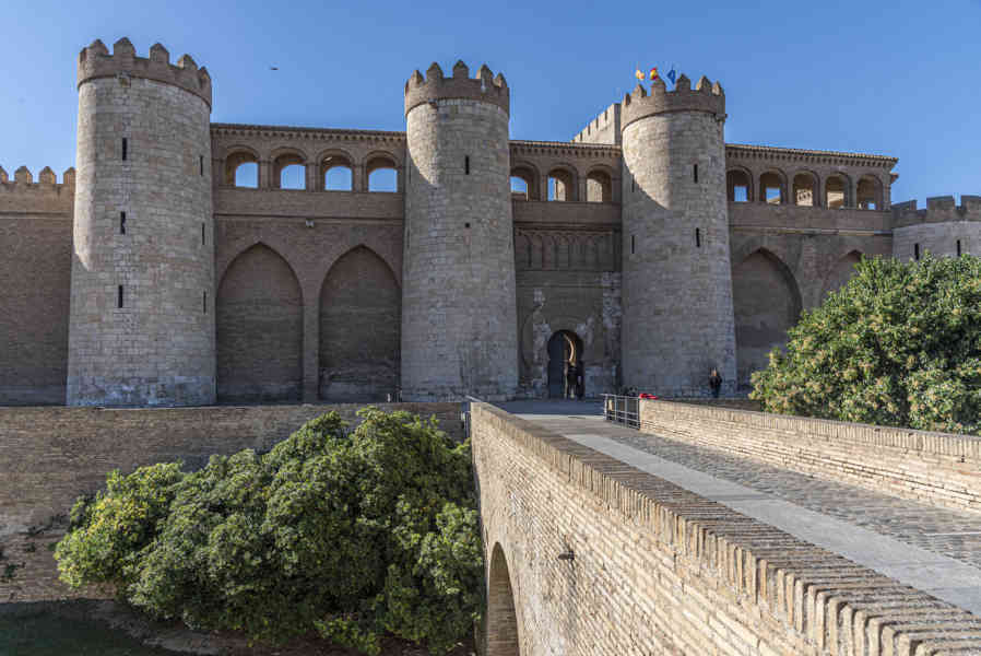 Zaragoza 083 - palacio de la Aljafería.jpg